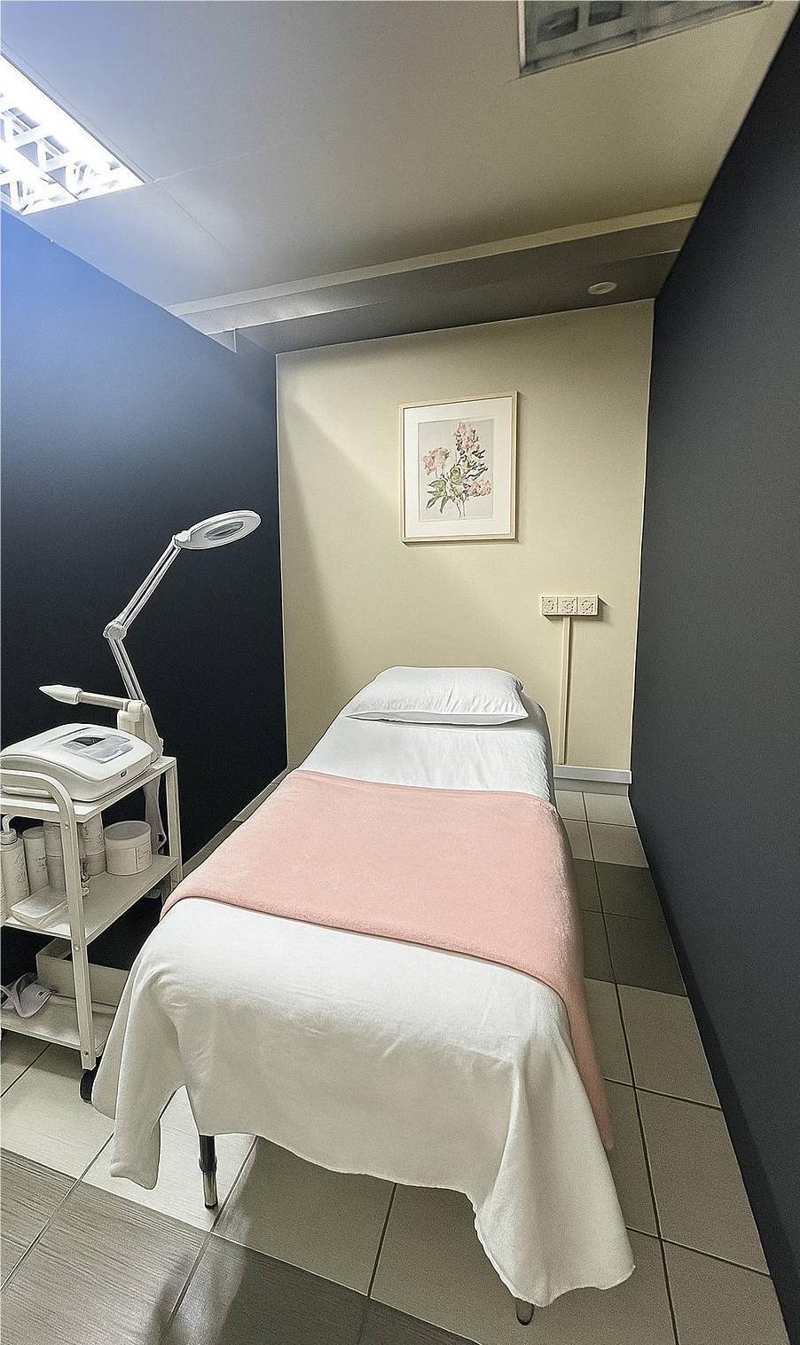 BEAUTY ROOM 2 RENT (3HRS)